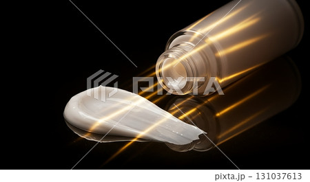 Luxurious cream texture with radiant golden light streaks, perfect for premium beauty products. 131037613