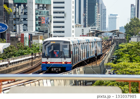The Train coming at BTS Sanam Pao station in bangkok 131037985
