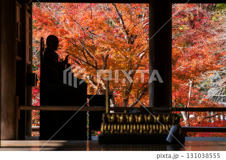 Red maple leaf with blur silhouette Buddha statue in Hasedera,Sakurai 131038555