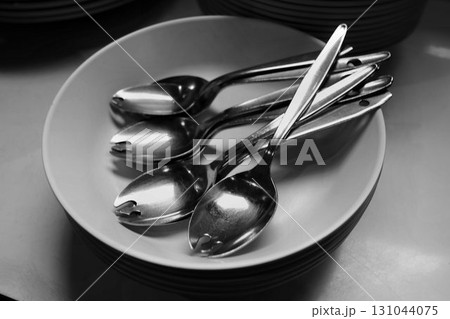 実は合理的!?ある世代には懐かしい… 学校給食の先割れスプーン 実は合理的!?ある世代には懐かしい… 学校給食の先割れスプーン 131044075