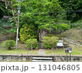 鉄道施設の近くにある緑地に囲まれた記念碑 131046805