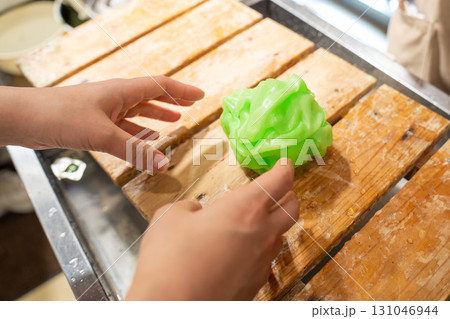 食品サンプル作り　体験　レタス 131046944