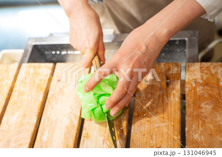 食品サンプル作り　体験　レタス 131046945
