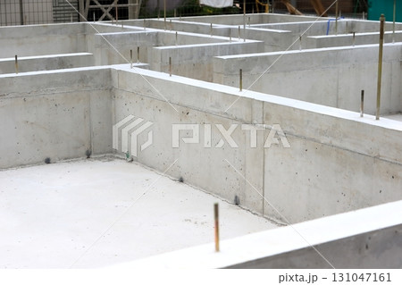 戸建て住宅のコンクリート基礎 131047161