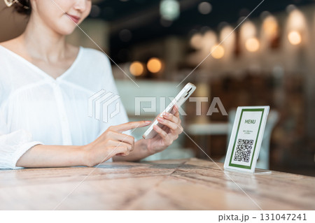 QRコード決済　キャッシュレス　スマホ 131047241
