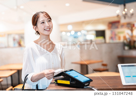 キャッシュレス決済　クレジットカード 131047248