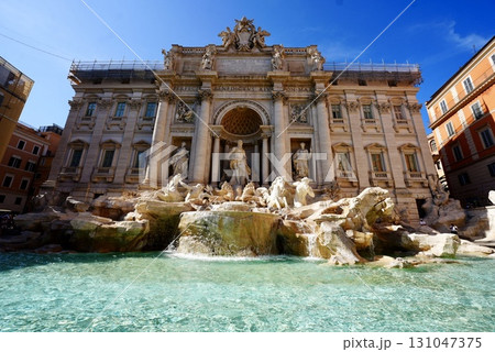 ローマの名所トレヴィの泉 美しい彫刻と水のきらめきが魅力の絶景スポット ローマの名所トレヴィの泉 美しい彫刻と水のきらめきが魅力の絶景スポット 131047375
