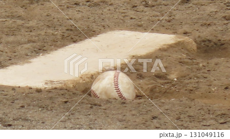 マウンドとボール マウンドとボール 131049116