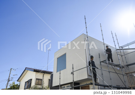 戸建て家屋の外壁修繕工事 作業員 戸建て家屋の外壁修繕工事 作業員 131049998
