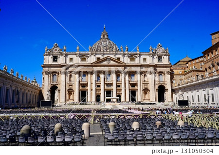 バチカン市国 サンピエトロ大聖堂の外観 世界遺産の壮大な歴史的建築 131050304