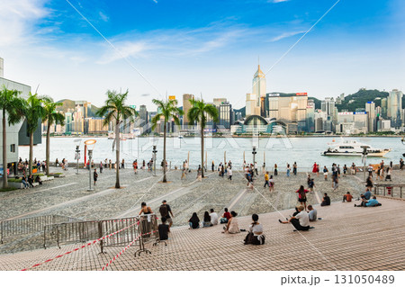 香港　夕暮れのビクトリア・ハーバー　※一部ソフトフォーカス 131050489