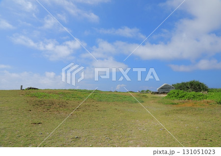 波照間島の日本最南端の広場の爽快な風景 波照間島の日本最南端の広場の爽快な風景 131051023