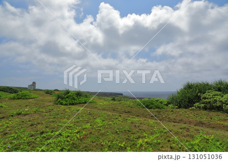 波照間島星空観測タワーが建つ日本最南端の広場の風景 131051036