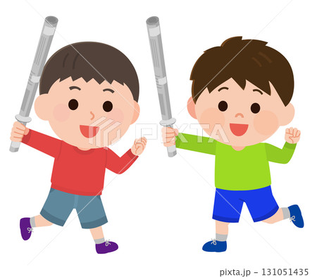 新聞紙で作った剣でチャンバラをする男の子たち　イラスト 131051435