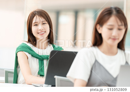 女子大生 授業 パソコン 女子大生 授業 パソコン 131052809
