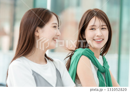 ビジネスウーマン　若い女性　オフィス 131052820