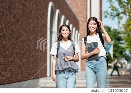 大学生　通学　キャンパスライフ 131053097