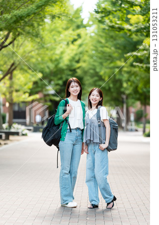 女子大生　大学　キャンパスライフ 131053211