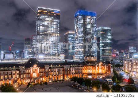 《東京都》東京駅・丸の内オフィス街の夜景 131053358