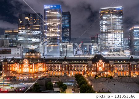 《東京都》東京駅・丸の内オフィス街の夜景 131053360