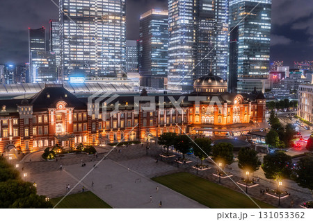 《東京都》東京駅・丸の内オフィス街の夜景 《東京都》東京駅・丸の内オフィス街の夜景 131053362