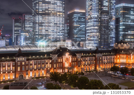 《東京都》東京駅・丸の内オフィス街の夜景 《東京都》東京駅・丸の内オフィス街の夜景 131053370