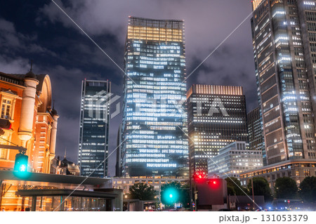 《東京都》東京駅・丸の内オフィス街の夜景 131053379