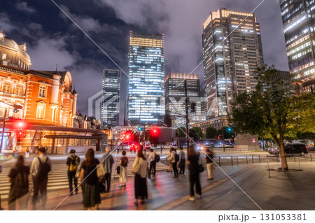 《東京都》東京駅・丸の内オフィス街の夜景 131053381