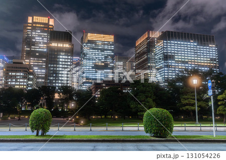 《東京都》大都会丸の内の都市夜景 131054226