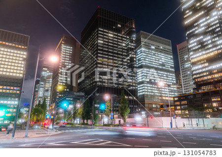 《東京都》大都会丸の内の都市夜景 《東京都》大都会丸の内の都市夜景 131054783