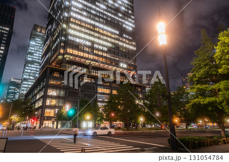 《東京都》大都会丸の内の都市夜景 131054784