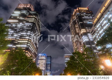 《東京都》大都会丸の内の都市夜景 《東京都》大都会丸の内の都市夜景 131054920