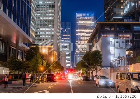 《東京都》大都会丸の内の都市夜景 《東京都》大都会丸の内の都市夜景 131055220