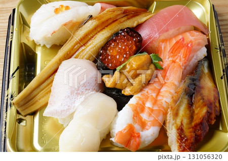 上握り寿司弁当 131056320