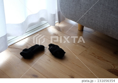 脱ぎ捨てられた靴下 脱ぎ捨てられた靴下 131056354