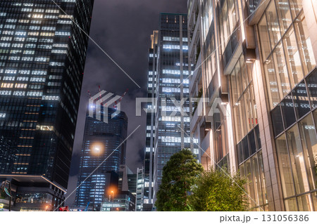 《東京都》東京駅前オフィス街・都市夜景 《東京都》東京駅前オフィス街・都市夜景 131056386
