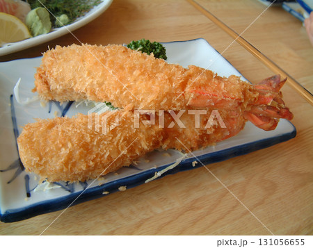 Jumbo fried shrimp on a plate 一品料理～ジャンボ・エビフライの皿盛り 131056655