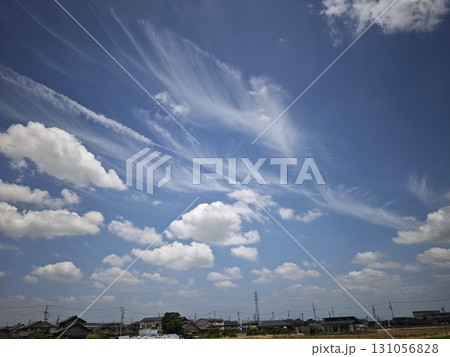 夏の青空と白い雲 131056828