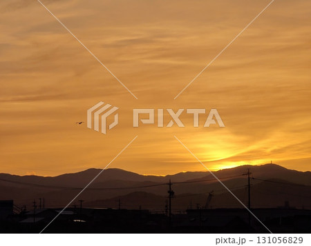 夕焼けに染まる空 131056829