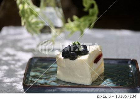 美味しそうなブルーベリーケーキ 131057134