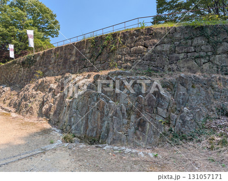 群馬県太田市にある金山城　大手通路の石垣 131057171