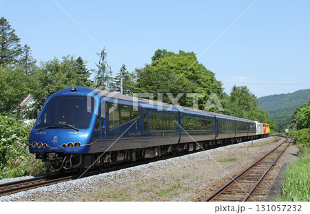 最北稚内に向け塩狩峠を越えるロイヤル・エクスプレス北海道　THE ROYAL EXPRESS 131057232