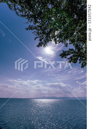 秋を迎えるころの琵琶湖の情景 秋を迎えるころの琵琶湖の情景 131057842