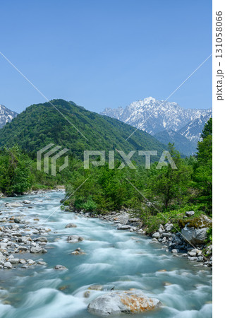 春の剣岳と早月川 131058066