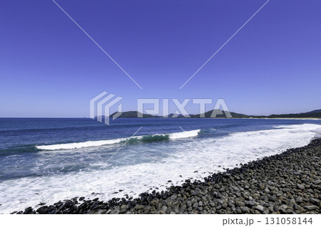 福岡県糸島市芥屋大門の東側海岸と幣（にぎ）の浜 131058144