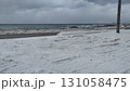海沿いの国道と積もる雪 131058475