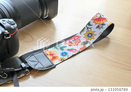 花柄カメラストラップ 131058789