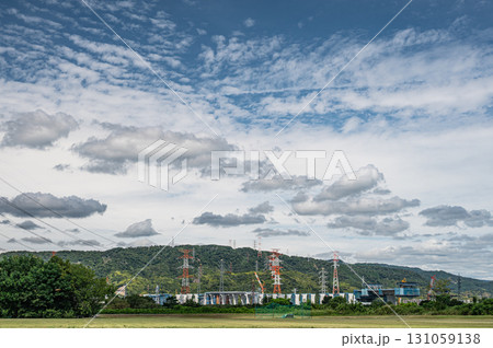淀川の河川敷グランドから見上げる空 大阪府枚方市 淀川の河川敷グランドから見上げる空 大阪府枚方市 131059138