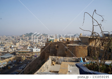 ジャイサルメールの街並み　インド 131059195