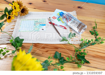 夏休みのラジオ体操用のスタンプカードと水 131059397